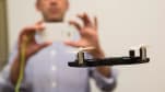 Nha sĩ phát minh ra ốp lưng có thể hóa thành drone tự sướng cực độc đáo