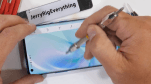 Vừa ra mắt, OnePlus 8 Pro đã bị đem ra tra tấn để thử độ bền